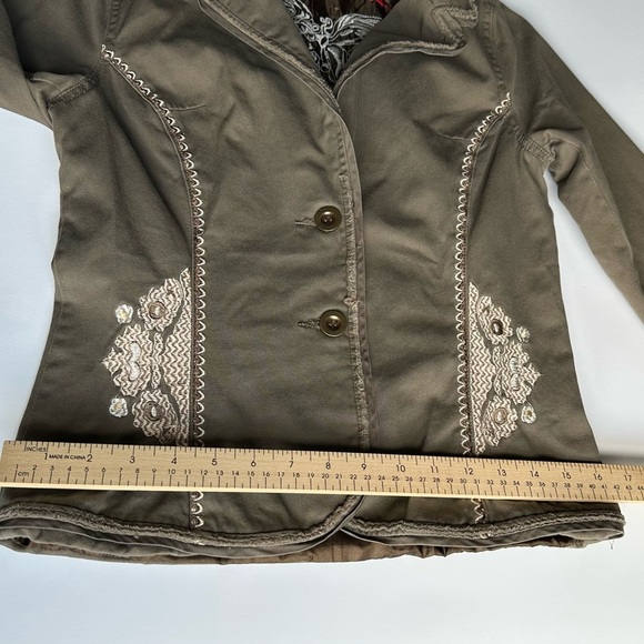 Love Stitch Green Blazer with Tailored Fit - Picture 7 of 9